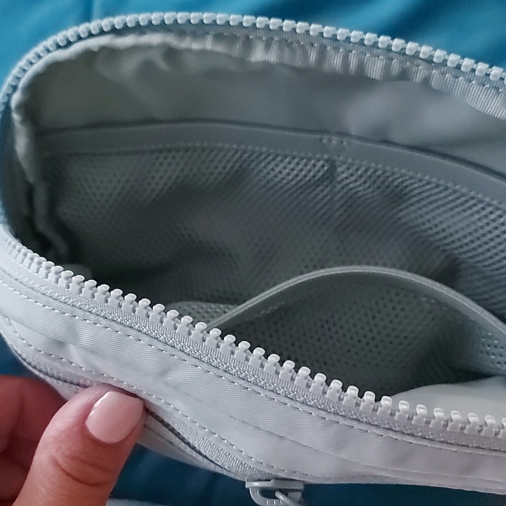 Lululemon Everywhere Belt Bag - Picture 7 of 9